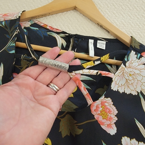 C est. 1946 Floral Black Blouse With Statement Sleeves Size 18 / 20 Ruffle - Picture 11 of 15